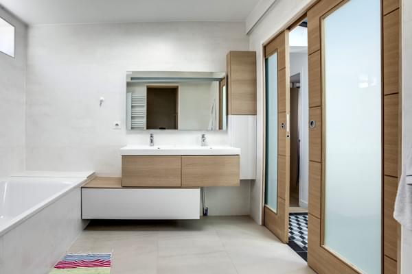 Menuiserie salle de bain double porte galandage meubles